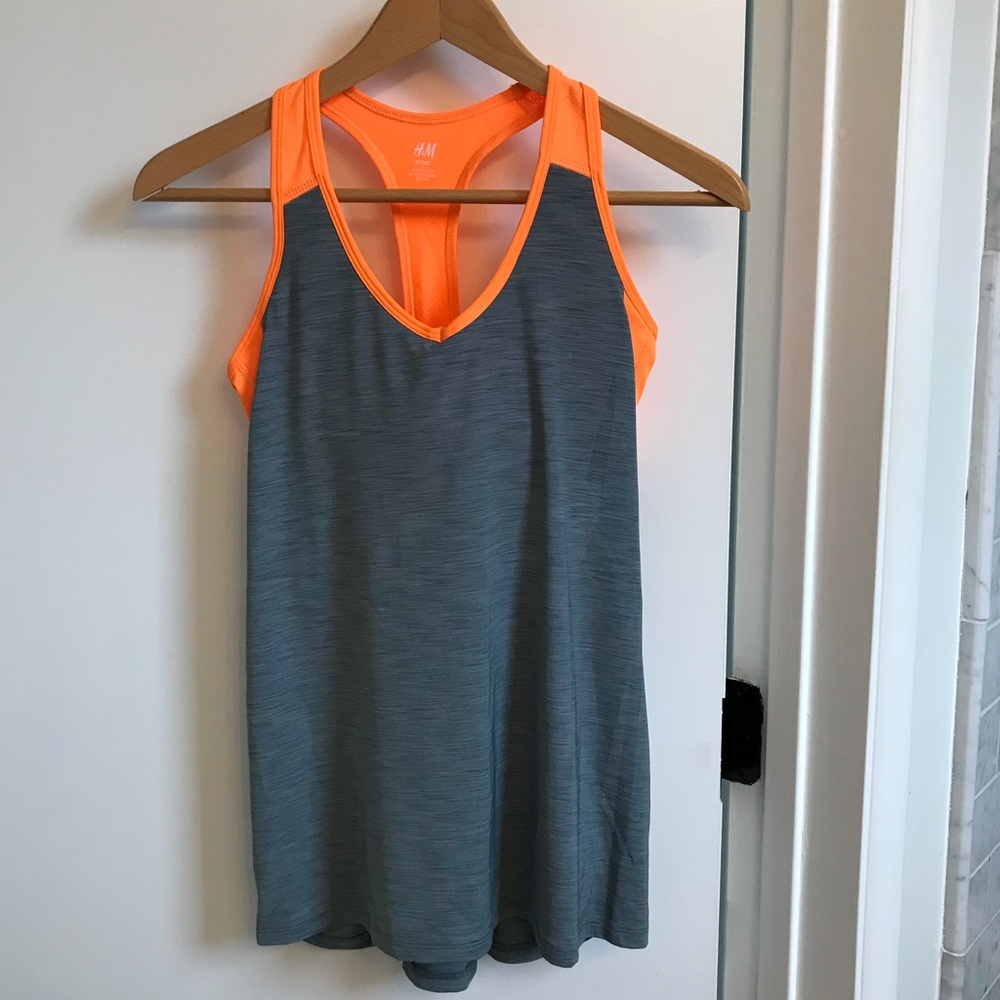Workout tank top with built-in sports bra